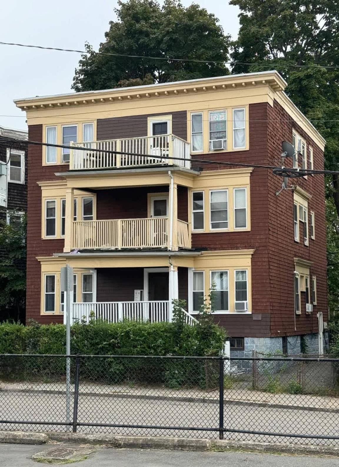 Comfortable And 3 Bed Boston
